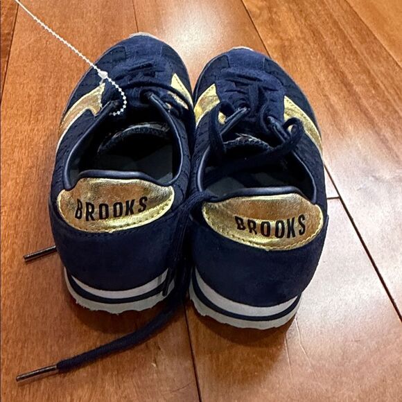 Brooks Vanguard sneakers in navy blue suede with gold accents size 7 - Picture 3 of 8